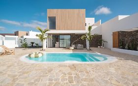 Villa Noma - Design Space With Pool In Corralejo